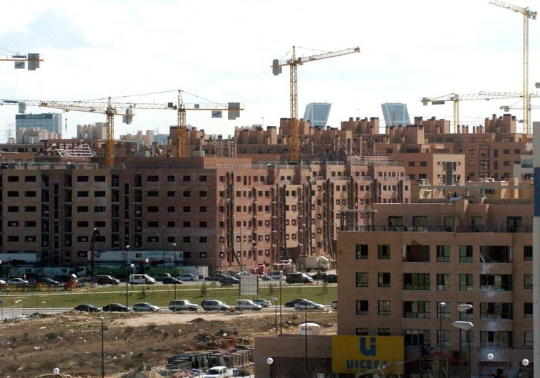 El colapso de la oferta provoca la primera caída en la compra de viviendas en más de un año