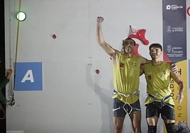 Alejandro Rivas (izquierda) y Álex Cámara, tras la final.