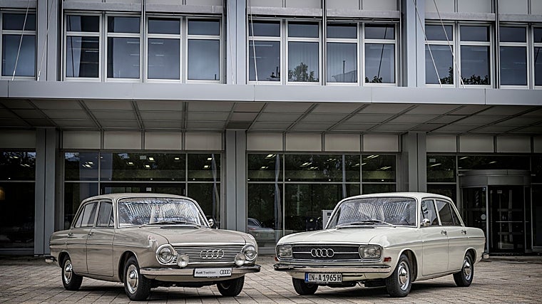 El DKW F 102 y a su derecha el Auto Union Audi Premiere o F103, ya con motor cuatro tiempos