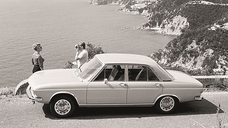 El Audi 100 (F 104) de 1968 hereda rasgos de los prototipos Mercedes