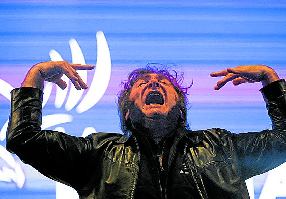 Javier Milei arenga a sus seguidores en el mitin con el que cerró el jueves la campaña electoral.