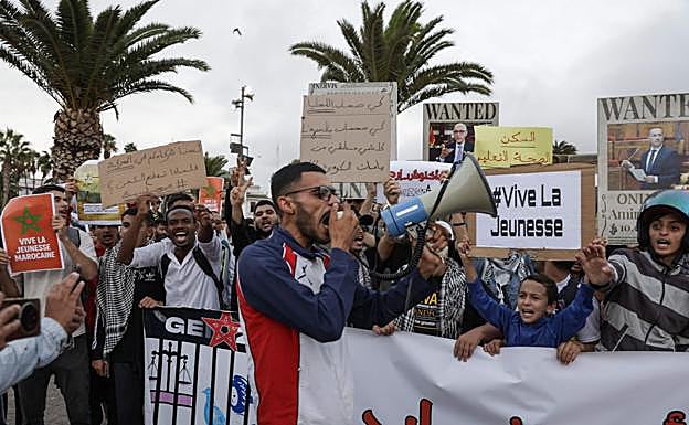 Una protesta liderada por jóvenes exige reformas en la sanidad pública y la educación en Casablanca.