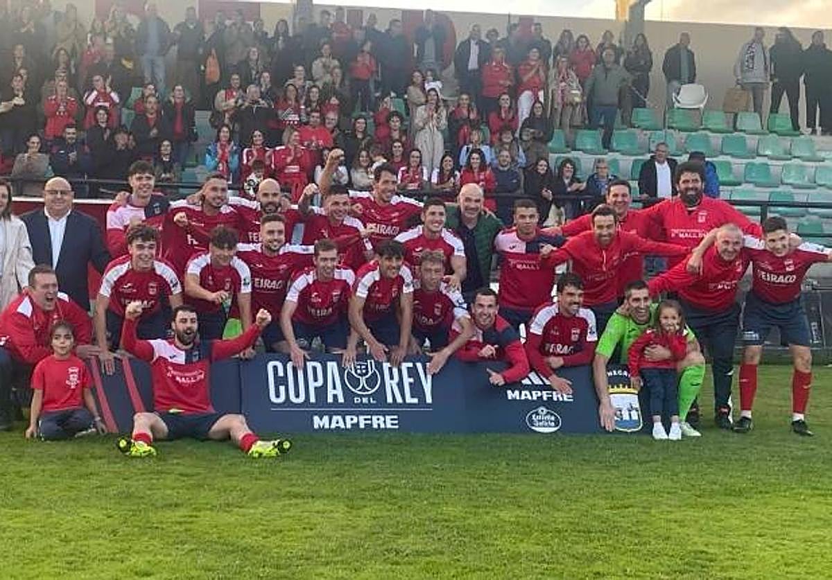 La S.D. Negreira celebra su clasificación para la Copa del Rey.