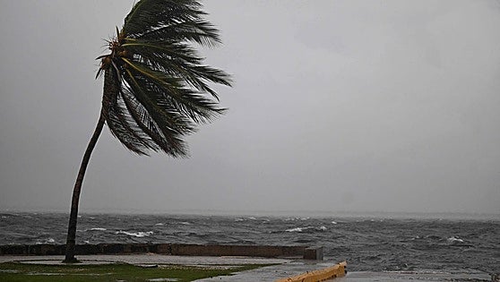 El huracán 'Melissa' sube a categoría 5 y amenaza con arrasar Jamaica