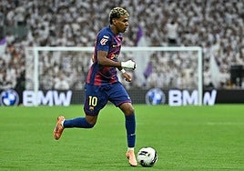 Lamine Yamal, durante el partido contra el Real Madrid, en el Bernabéu, ayer