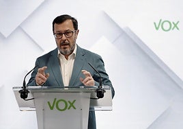 José Antonio Fúster, portavoz de Vox, en la rueda de prensa