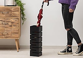 Estos paragüeros decoran, ordenan y evitan charcos en el suelo los días de lluvia