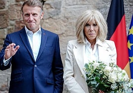 Emmanuel y Brigitte Macron.