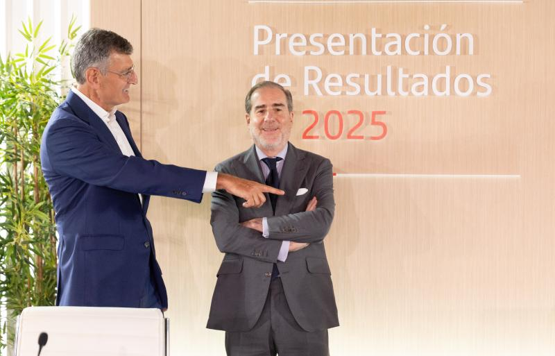 El consejero delegado, Héctor Grisi, y el director financiero, José García Cantera