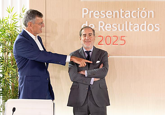 El consejero delegado, Héctor Grisi, y el director financiero, José García Cantera
