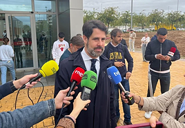 Raúl Montaño, abogado de la familia de la cuidadora.