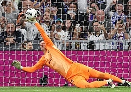 Szczesny ataja el penalti que lanzó Mbappé en el clásico disputado el pasado domingo.