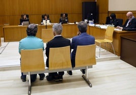 Tres tuiteros se sientan en el banquillo de la Audiencia de Barcelona.