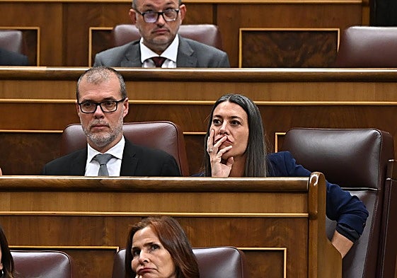 La portavoz de Junts per Catalunya Míriam Nogueras y el diputado Josep Maria Cruset en el Congreso de los Diputados.
