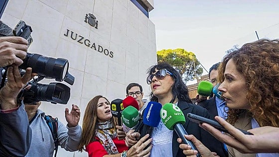 Juana Rivas pide que «acabe este circo» tras declarar por sustracción: «No me voy a rendir por mi hijo»