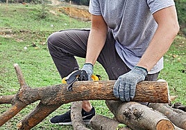 Di adiós a las ramas rebeldes con esta mini motosierra SINPY: potencia, autonomía y seguridad en cada corte