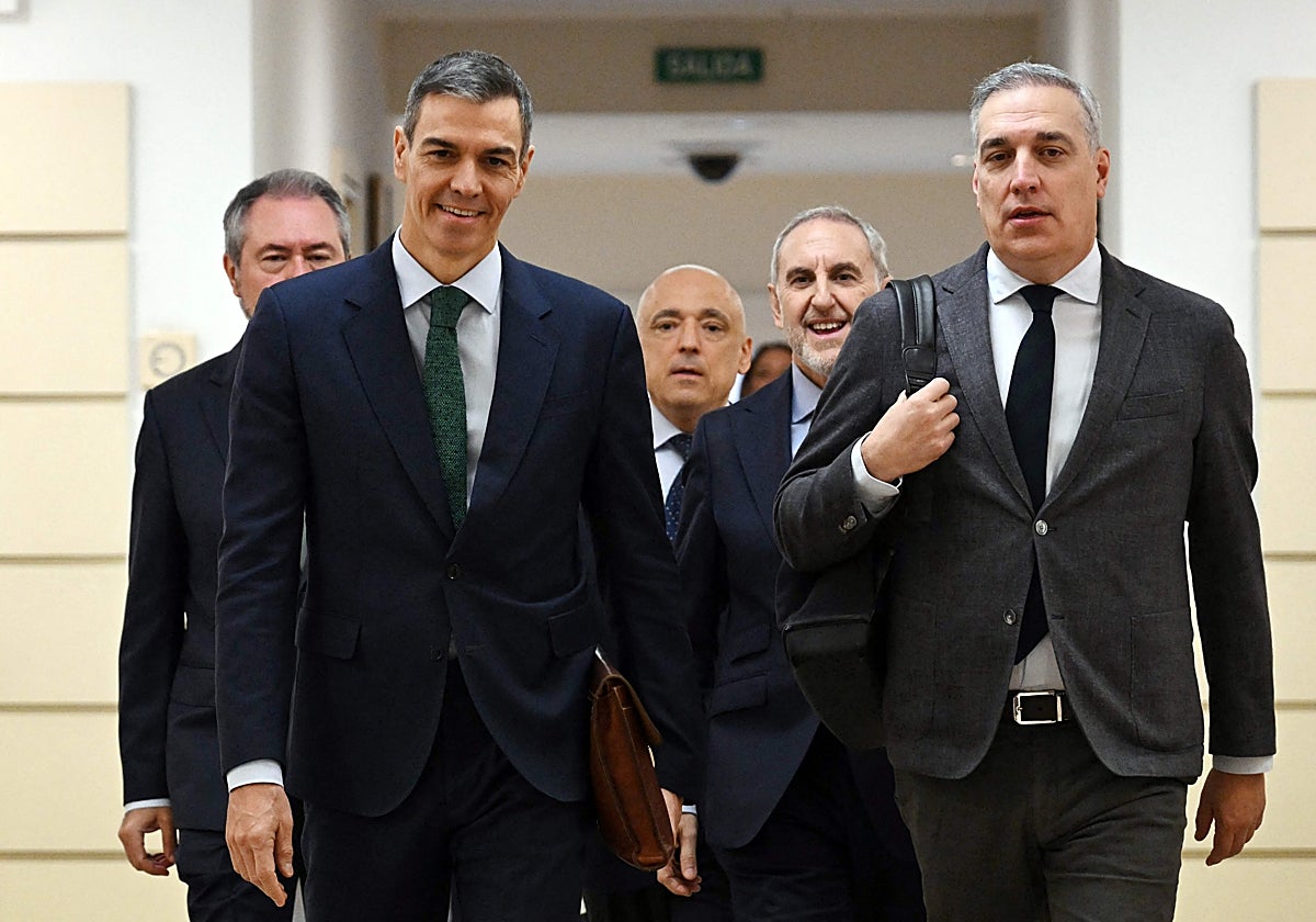 Pedro Sánchez a su llegada este jueves al Senado