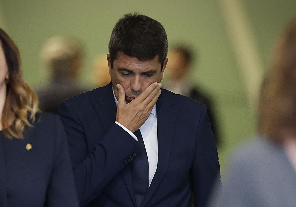 El presidente de la Generalitat Valenciana, Carlos Mazón, durante el funeral de Estado.