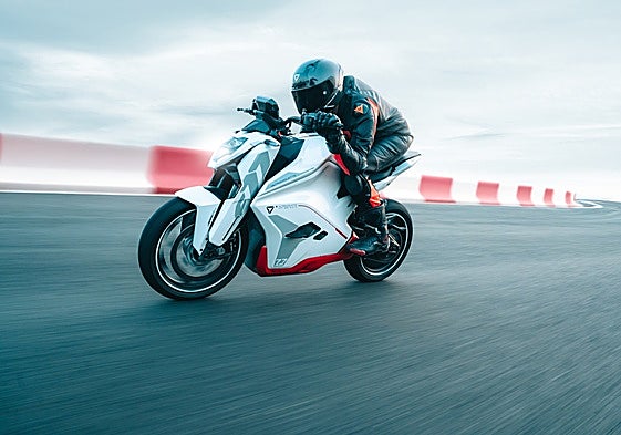 Prueba nueva Ultraviolette F77 Mach 2 y SuperStreet