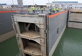 Técnicos de Sacyr y del consorcio GUPC trabajando en 2015 en el tercer juego de exclusas del Canal de Panamá.