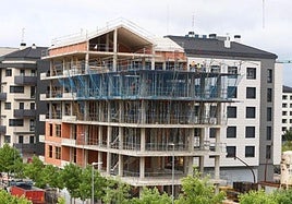 Bloque de viviendas en construcción.