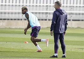 Lamine Yamal prepara el duelo con el Elche bajo la mirada de Hansi Flick.