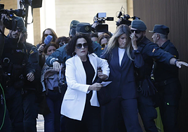 Maribel Vilaplana llega al juzgado este lunes a primera hora.