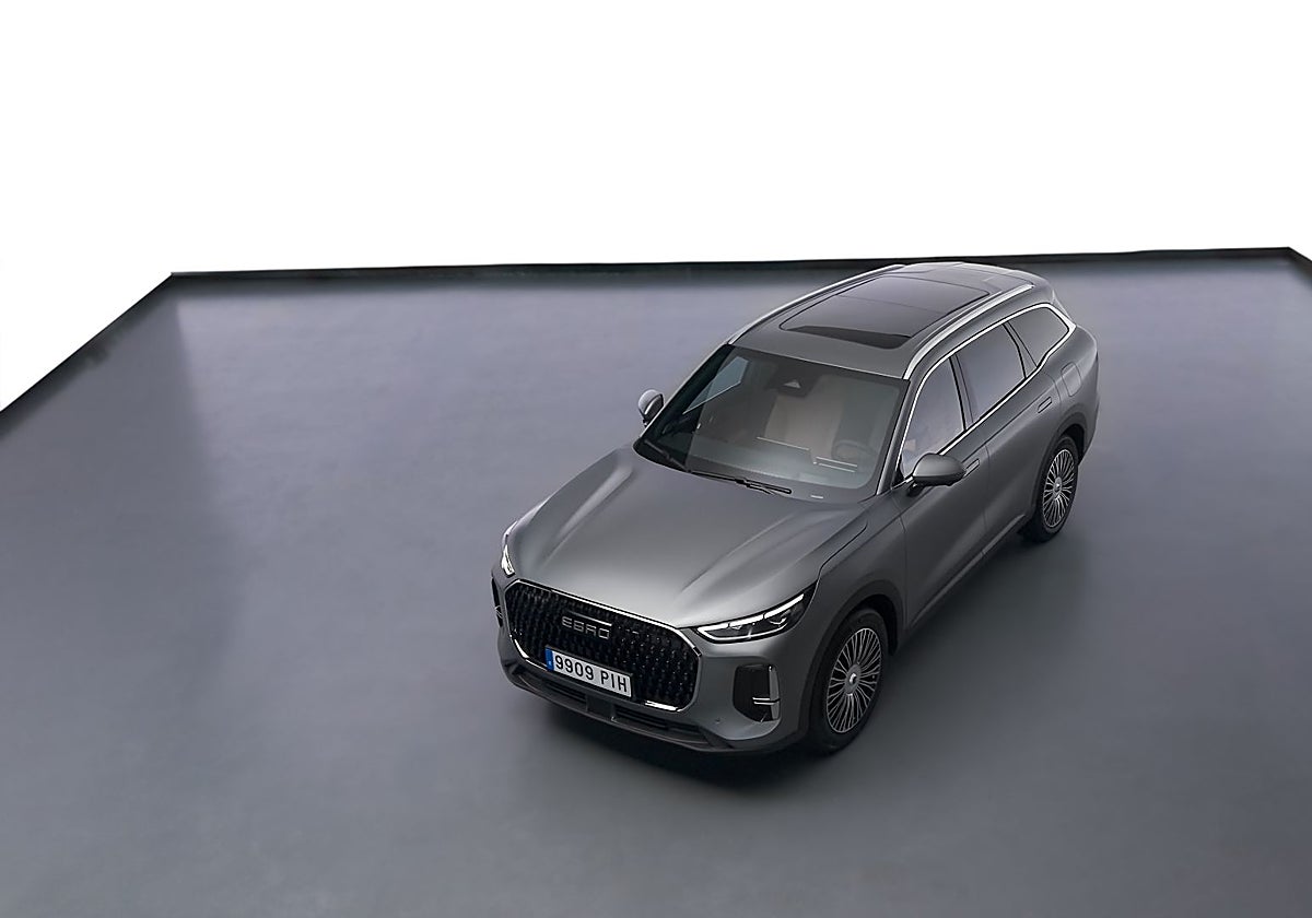 We have an exclusive first look at the flagship model from the Spanish brand, featuring a plug-in hybrid engine with 140 kilometres of range and seven seats inside.