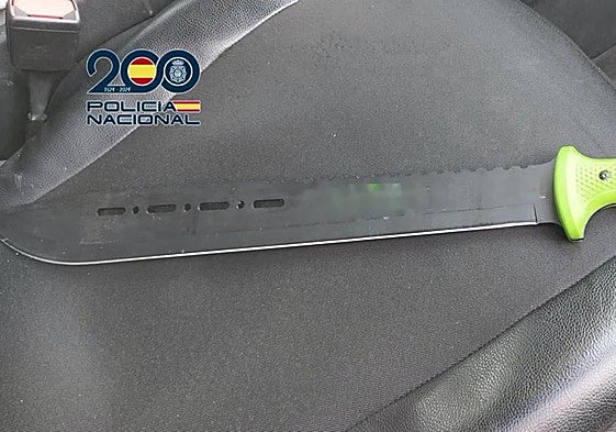 El machete que empuñó el hombre.