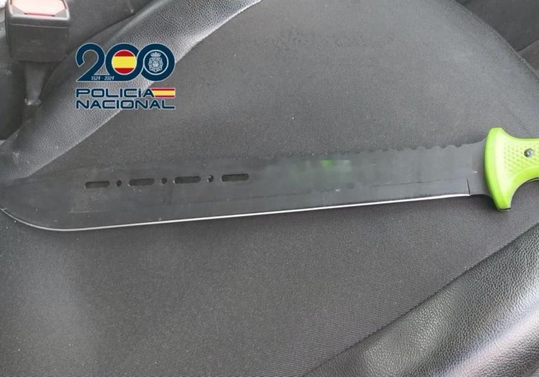 La Policía detiene a un hombre que empuñó un machete tras discutir con el entrenador de su hijo