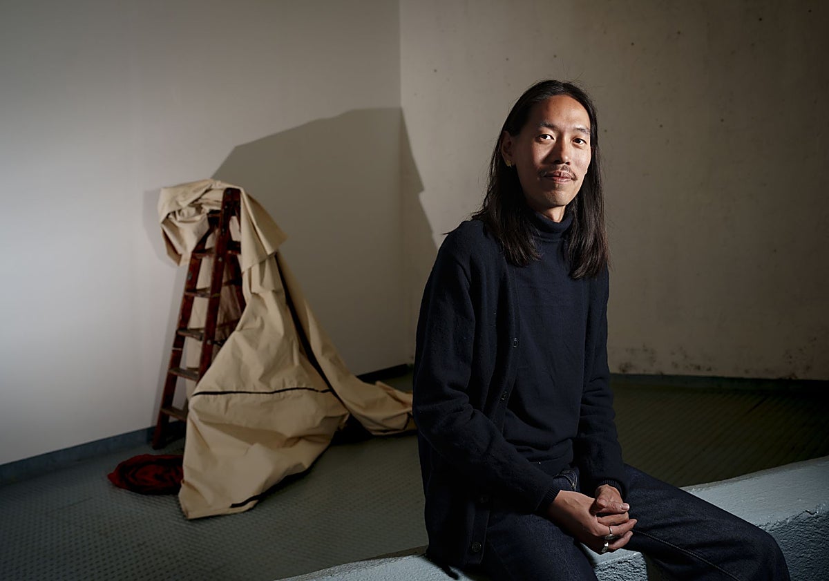 Imagen principal - El artista An Wei, en su estudio de Madrid.