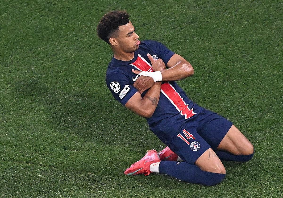 Désiré Doué celebra uno de los dos goles que marcó en la final de la Champions.