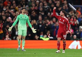 Mac Allister celebra su gol en presencia de Courtois, que evitó una goleada.