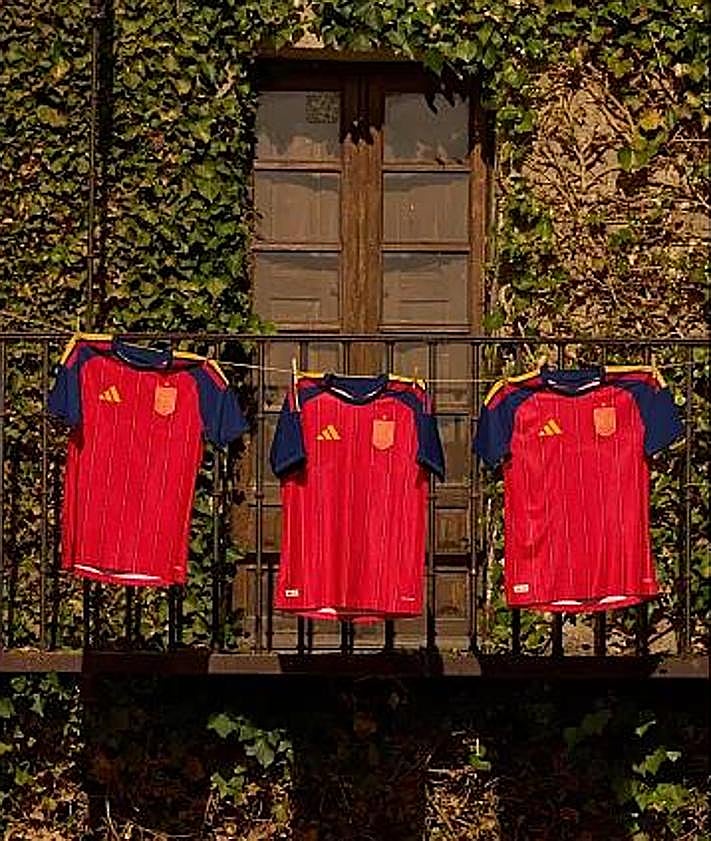 Imagen secundaria 2 - España presenta su nueva piel para el Mundial