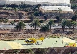 Imagen del helicóptero del 112 durante la evacuación.