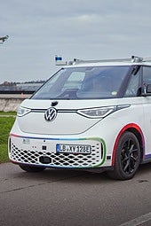 El VW ID. Buzz, equipado con los sensores para la conducción autónoma