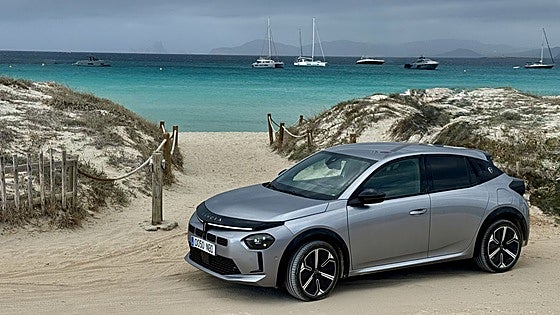 Lancia Ypsilon Ibrida por Formentera: el paraíso turquesa