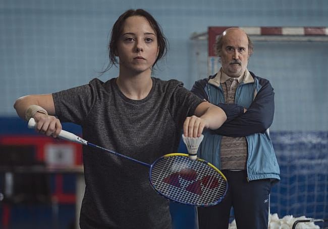 Carla Quílez y Javier Cámara en 'Yakarta'.