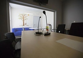 Cámara Gesell donde se realizará la prueba preconstituida con el testimonio de la menor de seis años.