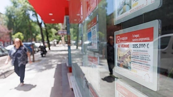 La banca mira con lupa el perfil de los nuevos hipotecados bajo la presión de Escrivá