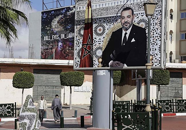 Retrato del rey Mohammed VI en la ciudad ocupada de El Aaiún.