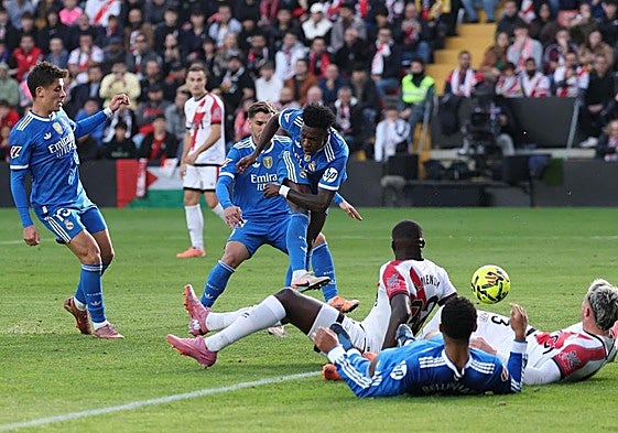 Vinicius, el delantero del Real Madrid más activo ante el Rayo.