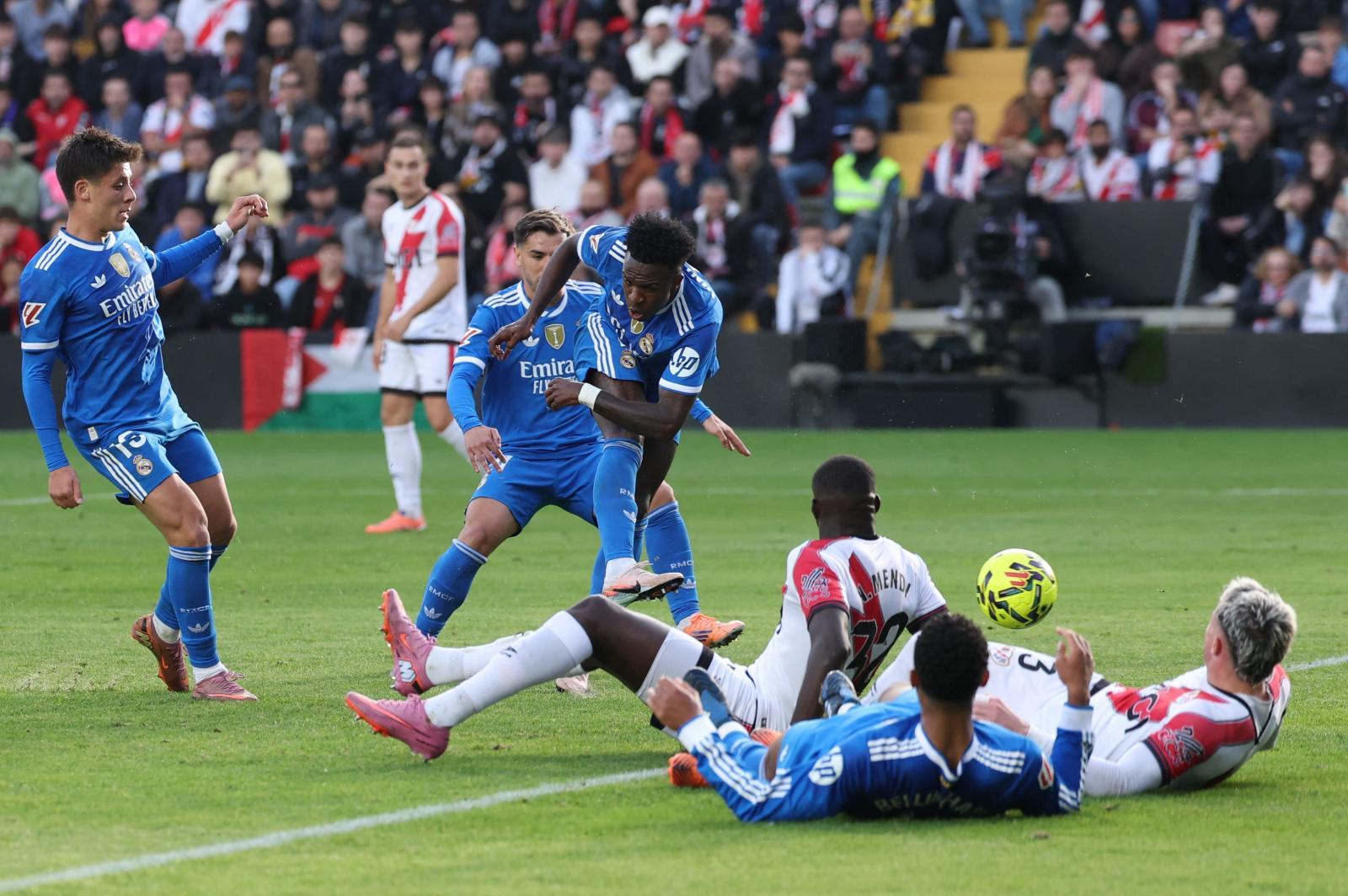 Vinicius, el delantero del Real Madrid más activo ante el Rayo.