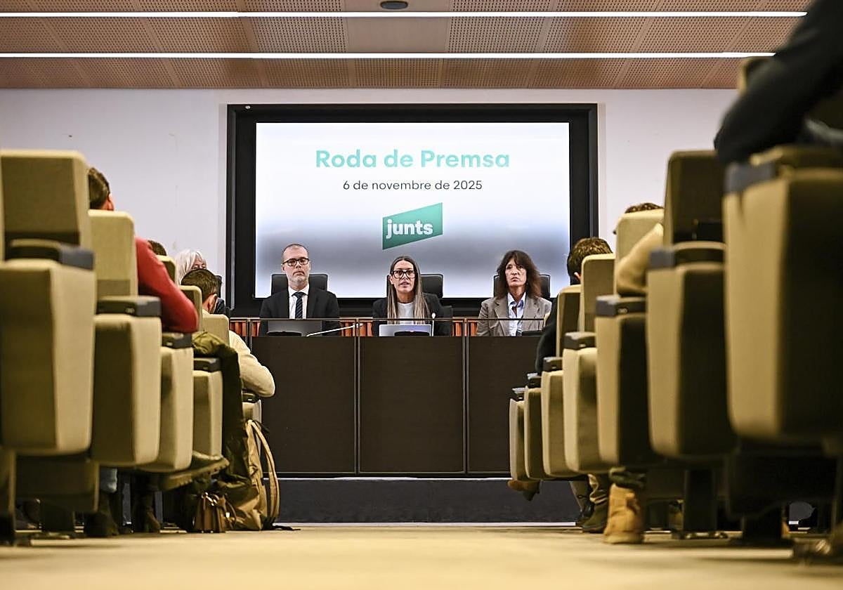 Rueda de prensa de Junts en el Congreso para analizar el momento que atraviesa la legislatura.