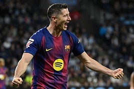 El polaco Robert Lewandowski celebra uno de sus goles ante el Celta.
