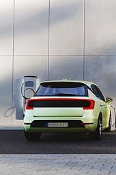 El parque de vehículos ecológicos crece impulsado por mujeres y mediana edad