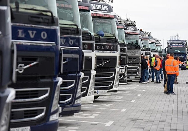 El Gobierno dará ayudas de 3.000 euros para sacarse el carnet de autobús o de camión