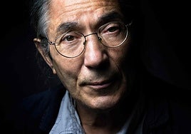 El escritor argelino Boualem Sansal posa en París el 4 de septiembre de 2015.