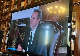 Imagen en directo en la sala de prensa del interrogatorio del fiscal general