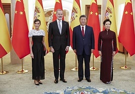 Los Reyes, a su llegada a la cena de gala ofrecida por el presidente chino, Xi Jinping y la primera dama.